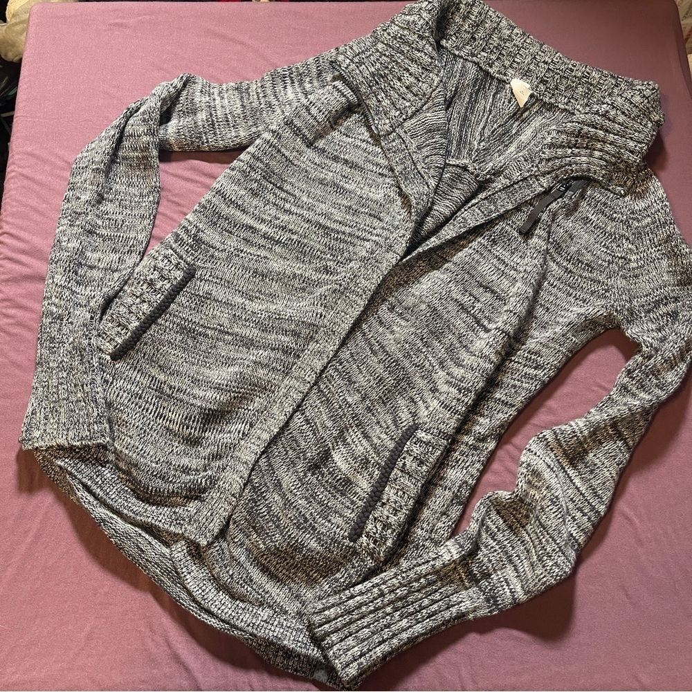 Ivivva (Lululemon kids) Knit Cardigan Sweater - Girls Size 14 (up to Women's 4)